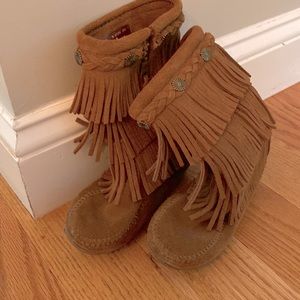 Minnetonka 3-layer fringe boot